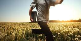 那在你们心里动了善工的，必成全这工（腓立比书 2:19-3:21）