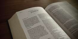 约翰一书：行在光明中