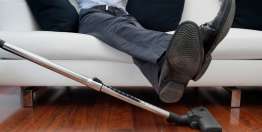 神允许撒但伤害约伯健康（约伯记2:1-11）